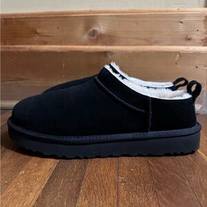 Ugg slippers size 9 brand new